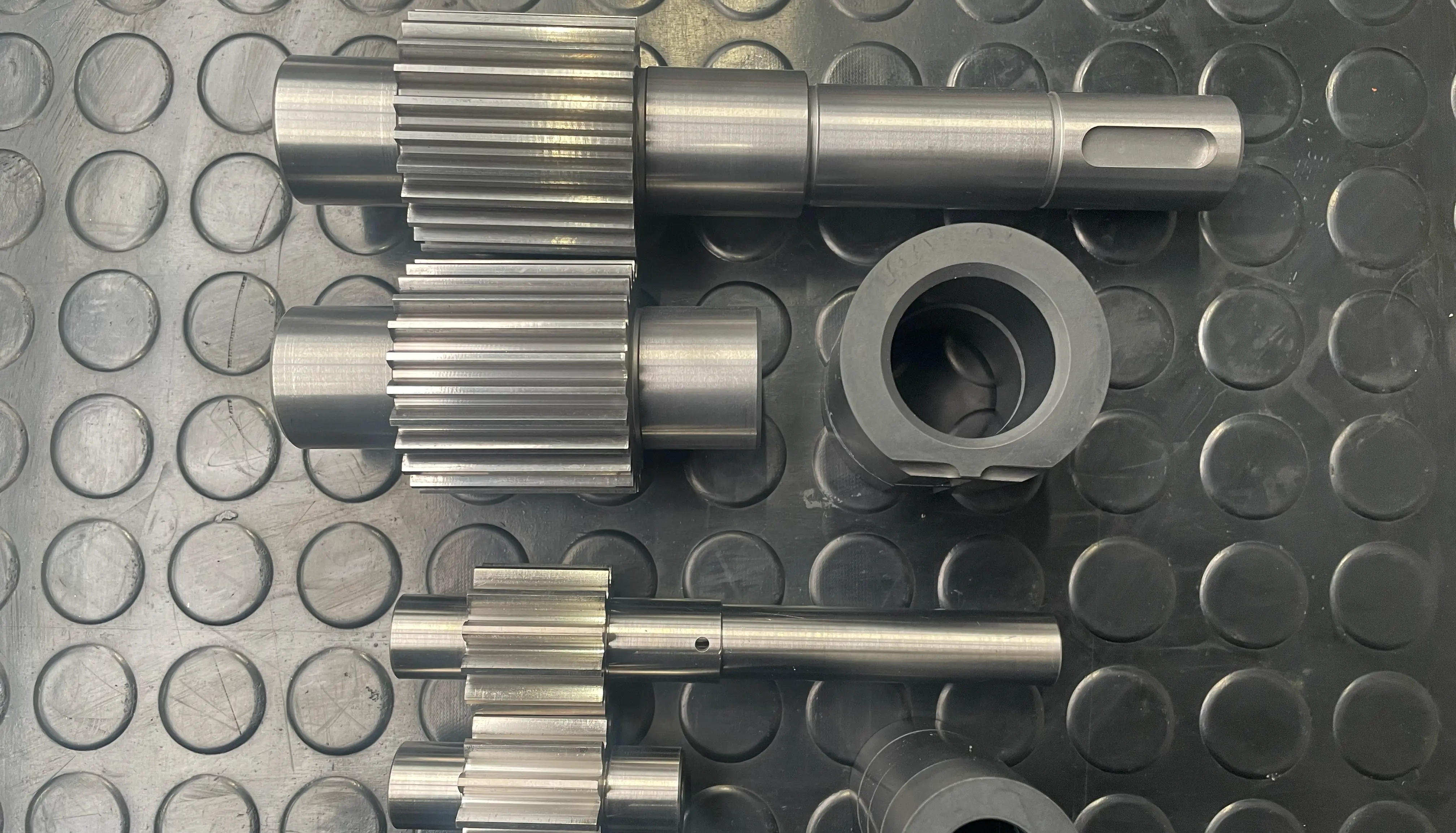 Gear pump internals